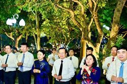 Lãnh đạo Trung ương và tỉnh Ninh Bình dâng hương tưởng niệm Mười nữ liệt sĩ Lam Hạ