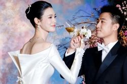 Hề Mộng Dao được mẹ chồng tặng 22 vòng vàng long phụng nguyên khối