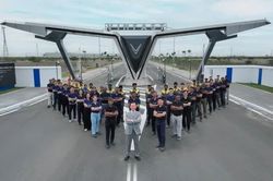 Báo Ấn Độ: VinFast 'đi đường dài' trong cuộc đua nhân tài xe điện