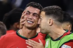 Vụ ồn ào Ronaldo: 300.000 CĐV quay lưng với tuyển Bồ Đào Nha