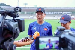 HLV Kim Sang Sik: 'Mục tiêu hàng đầu là chiến thắng trước Pakistan'