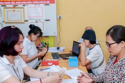 Đang thuộc diện dôi dư, tham gia dân quân thường trực có mất trợ cấp?
