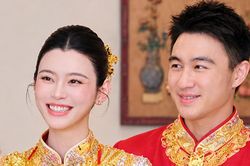 Siêu mẫu nội y Hề Mộng Dao đeo vàng trĩu cổ trong lễ cưới với chồng đại gia