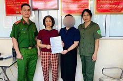 Người phụ nữ Hà Nội tá hỏa khi tài khoản bất ngờ nhận hơn 235 triệu đồng