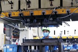 Ngành sản xuất Việt Nam giữ đà tăng trưởng dù tốc độ chậm lại trong tháng 9