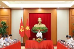 Tổng B&iacute; thư, Chủ tịch nước l&agrave;m việc với Ban Ch&iacute;nh s&aacute;ch, chiến lược Trung ương