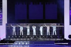 BTS lập kỷ lục doanh thu bán vé, tour thế giới có thể chạm mốc 1 tỷ USD