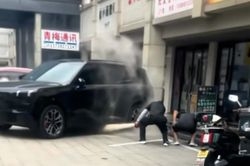 Lynk & Co 900 có lửa dưới gầm, hãng xe nói gì về nguyên nhân?