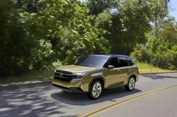 Loạt xe Hybrid đổ bộ thị trường Việt Nam dịp cuối năm