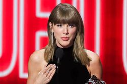 Taylor Swift gây chú ý với nhẫn kim cương 'độc nhất vô nhị' tại VMAs 2026