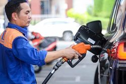 Giá xăng tăng, dầu diesel giảm từ 15 giờ ngày 1/10