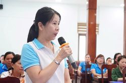 'Lắng nghe phụ nữ nói' từ những câu chuyện thôn xóm, gia đình và cuộc sống