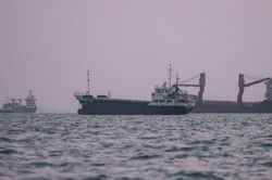 Xuất khẩu dầu thô qua eo biển Hormuz phục hồi nhưng vận chuyển nhiên liệu vẫn hạn chế
