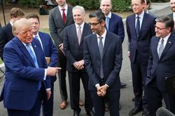 Tổng thống Trump yêu cầu sử dụng thuật ngữ 'Siêu trí tuệ' - 'SI' thay vì AI