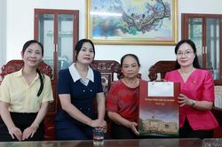 Đại biểu Quốc hội thành phố Bắc Ninh tặng quà người cao tuổi xã Nam Dương