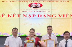 Chi bộ Đặc khu Hoàng Sa kết nạp hai đảng viên mới