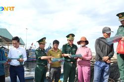 Đồn Biên phòng Sơn Trà hướng dẫn ngư dân sử dụng eCDT