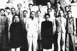Nhà chí sĩ yêu nước, trọn đời vì nước, vì dân