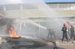 Thực tập phương án cứu nạn, cứu hộ tại Nhà máy sản xuất và tinh chế nhựa thông ở xã Na Dương