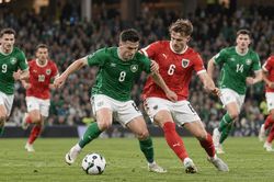 Trực tiếp tỉ số Ireland vs Áo: Troy Parrott tìm khoảng trống sau lớp pressing