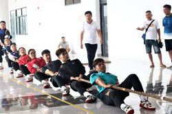 150 vận động viên tranh tài Kéo co