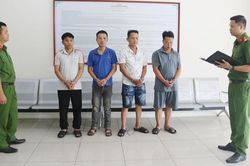 Khởi tố nhóm đối tượng manh động cướp tài sản, bắt giữ người trái pháp luật