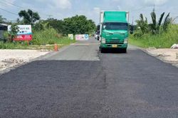 Khẩn trương dặm vá quốc lộ 1 qua Cà Mau đảm bảo an toàn lưu thông
