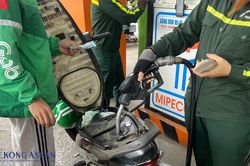 Giá dầu diesel giảm gần 800 đồng/lít