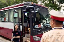 Xe đưa đón học sinh: Siết chặt an toàn từ người lái đến phương tiện