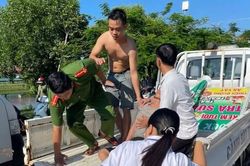 Công an xã cùng người dân kịp thời cứu 2 người bị đuối nước khi đánh cá