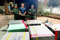 Bắt giữ đối tượng cùng 21.000 bao thuốc lá lậu chở trên xe tải