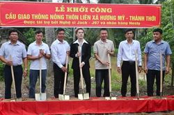 Nhịp cầu nối những yêu thương