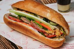 Bánh mì ‘siêu chảnh’ có ‘giết chết’một món ăn đường phố truyền thống?