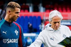 HLV Bồ Đào Nha: 'Ronaldo giận tôi'
