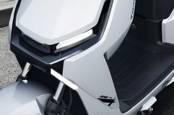 Xuất hiện xe máy điện giá 16,5 triệu đồng đẹp ngầu hơn cả SH Mode, tốc độ lên tới 70 km/h