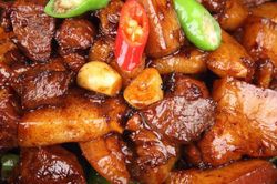 Công thức làm thịt ba chỉ rang cháy cạnh vàng óng mà không khô từ mẹo pha nước sốt chuẩn vị