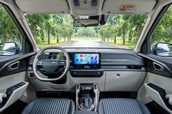 Trải nghiệm Kia Carens Clavis giá 639 triệu đồng về đại lý Việt, MPV 7 chỗ cạnh tranh Mitsubishi Xpander có xứng tầm?