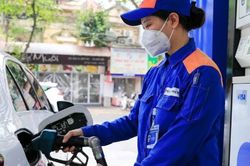 Chính phủ kéo dài chính sách thuế với xăng, dầu đến hết năm 2026