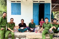 48 chuyến đi đặc biệt của những chiến sĩ công an xã ở Khánh Hòa