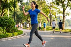 Đi bộ đánh tay thế nào để tăng hiệu quả mà không nhanh mỏi?