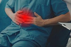Bệnh nhân ung thư liên tục nôn ói, bác sĩ tìm ra nguyên nhân ít ai ngờ