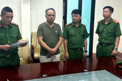 Bắt tạm giam nguyên công chức thuế Tổ thu phí cửa khẩu Kim Thành