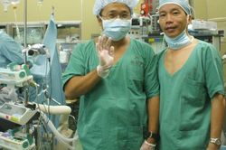 PGS.TS.BS Nguyễn Văn Chinh - Người giữ nhịp sống phía sau cánh cửa phòng mổ