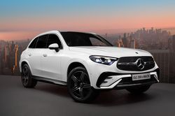 Mercedes-Benz ra mắt GLC PHEV, giảm giá GLC chạy xăng