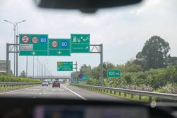 Cục CSGT đề xuất nâng tốc độ tối thiểu lên 80 km/h cho làn 1 cao tốc