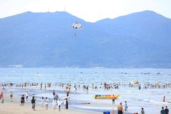 Đà Nẵng khuyến cáo an toàn khi tắm biển trong mùa thấp điểm
