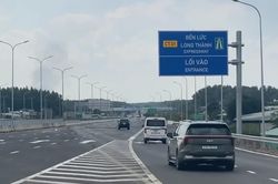 [Video] Cao tốc Bến Lức - Long Thành đón gần 25.000 lượt phương tiện sau ngày đầu thông tuyến