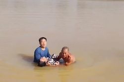 Đội trưởng CSGT ở Huế lao xuống sông Hương cứu người dân bị đuối nước