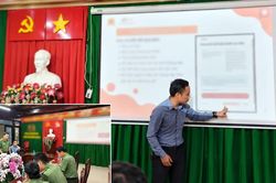 Công an Đắk Lắk đưa AI hỗ trợ pháp luật tới học sinh, sinh viên