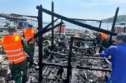 Cháy bè cá của ngư dân An Giang, thiệt hại khoảng 100 triệu đồng